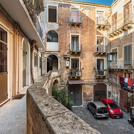 I Colori Di Lalla - 300 M Far From Castello Ursino 卡塔尼亚 外观 照片