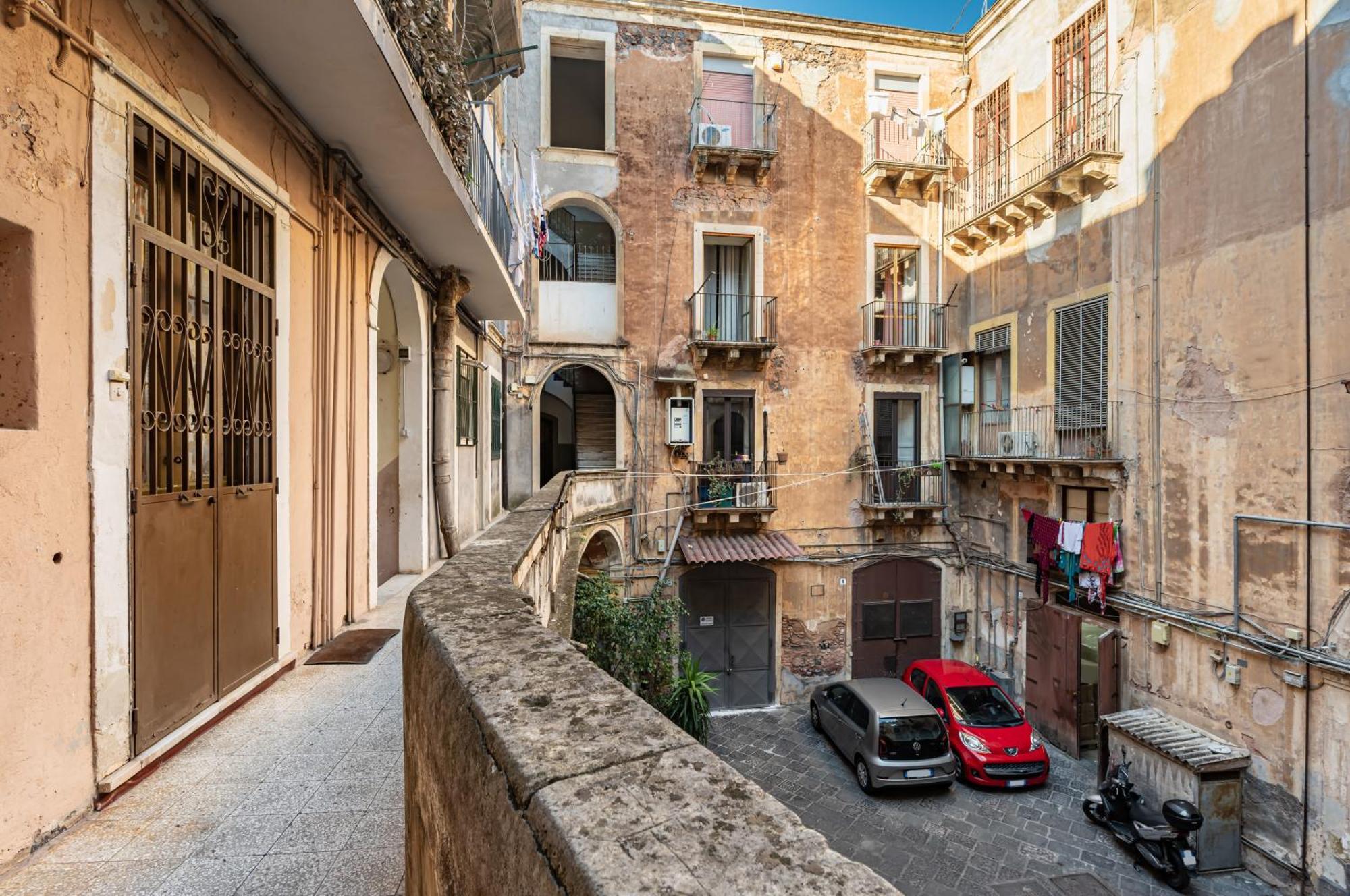 I Colori Di Lalla - 300 M Far From Castello Ursino 卡塔尼亚 外观 照片
